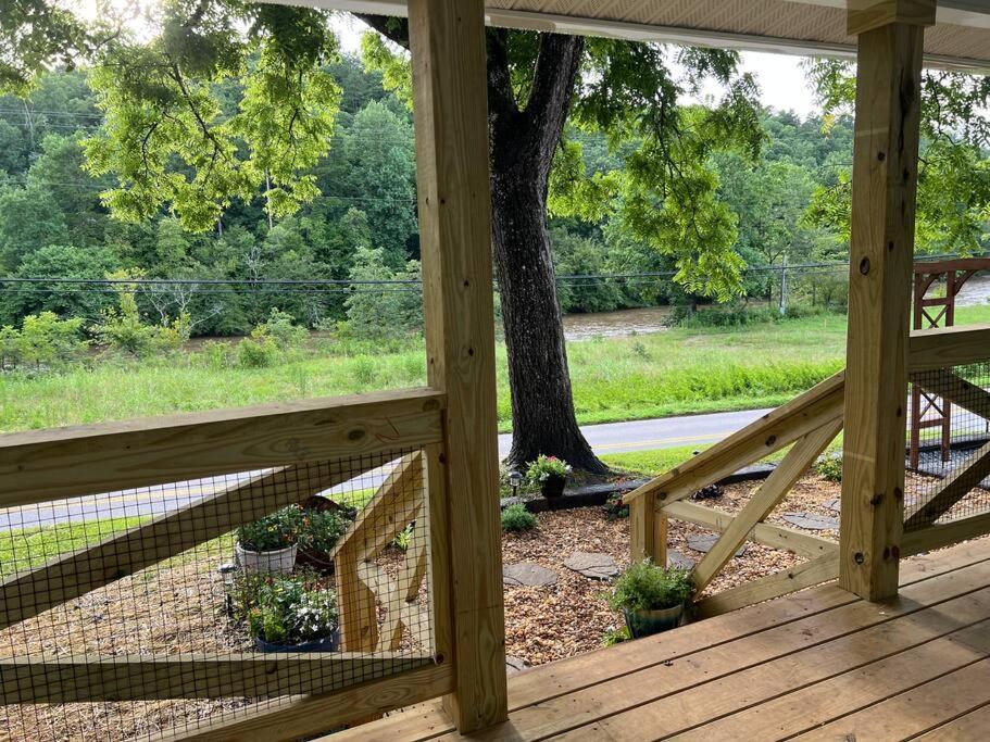 Riverside Relaxer W/Hot Tub+Fire Pit +Wifi & View فرانكلين المظهر الخارجي الصورة