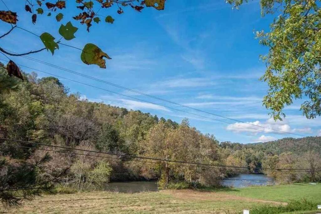 Riverside Relaxer W/Hot Tub+Fire Pit +Wifi & View فرانكلين المظهر الخارجي الصورة